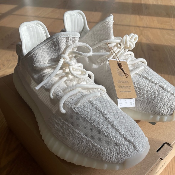 Never worn Yeezy Boost sneakers Men´s 11.5